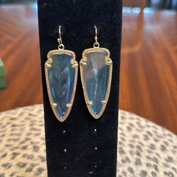 Rare Kendra Scott Gold iridescent arrow earrings - Picture 1 of 5